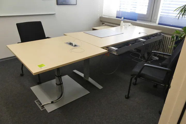 SIEMENS Moorenbrunn Standortauflösung wegen Umzug - elektrisch höhenverstellbare Schreibtische - Büroeinrichtung - Ausstattung - Diverses - STEP 4